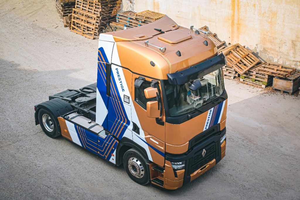 Commercial tractor unit with custom metallic paint finish and Prestige livery
